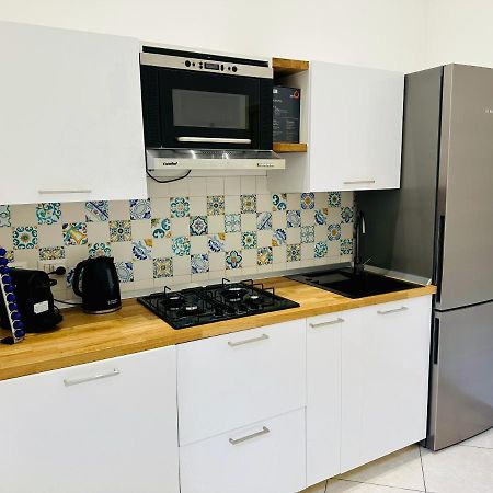 Garibaldi 118 Luxury Apartment Napoli Bagian luar foto