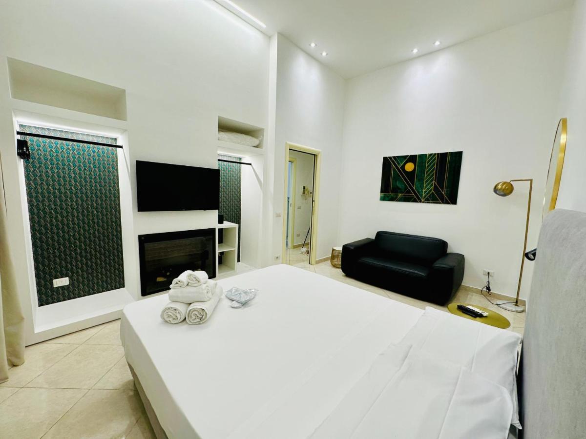 Garibaldi 118 Luxury Apartment Napoli Bagian luar foto